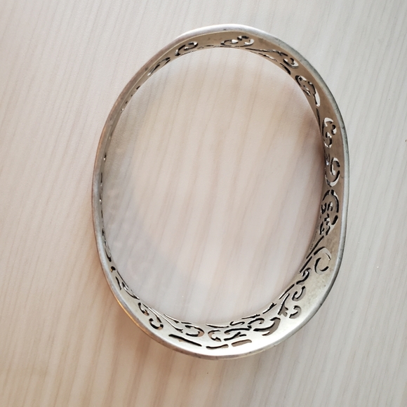 Retired SILPADA Oval Filigree Bangle B2802